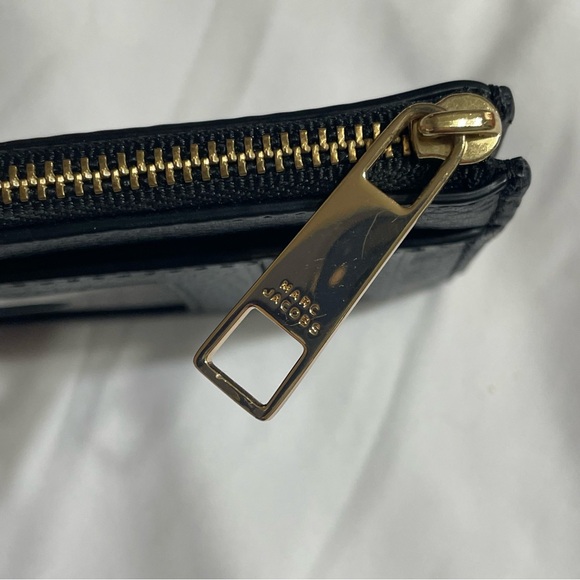 Marc Jacobs Black Textured Leather Card Wallet, Raised Gold Logo Key Ring Inside - Picture 11 of 11